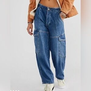 Free People Maggie Mid Rise  Denim Cargo Jeans Size: Medium